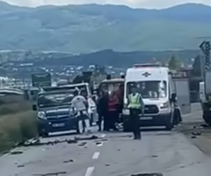 Aksident i rëndë në rrugën Viti-Kllokot, tre persona dërgohen në spital